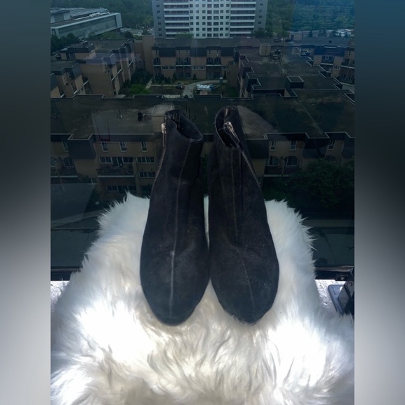 Women’s Black Suede Ankle Wedge Boots🌟 - Picture 2 of 3